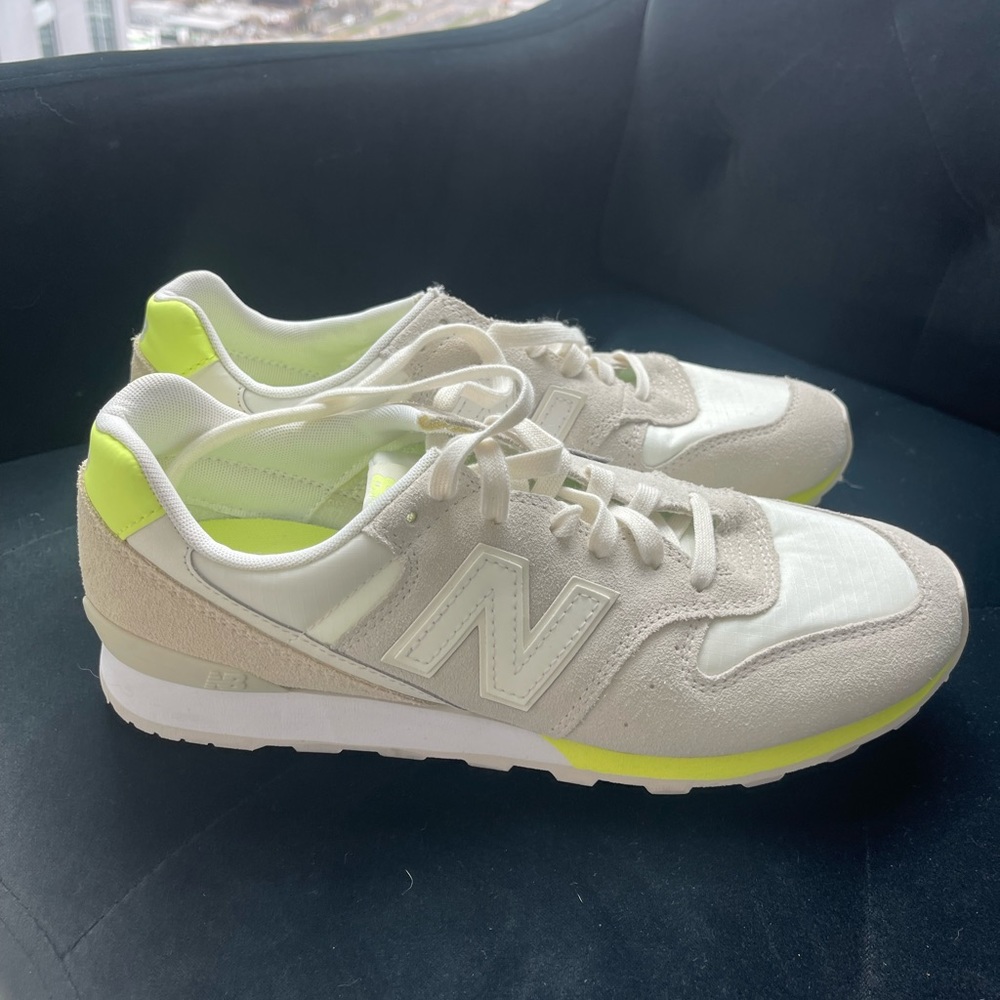 NWOT NEW BALANCE 696 CLASSIC YELLOW GREY  SUEDE SNEAKERS US WOMEN 8.5